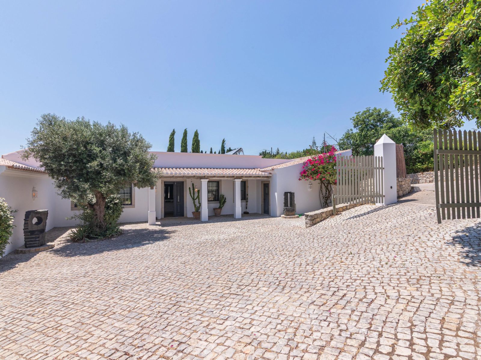 The villa's driveway